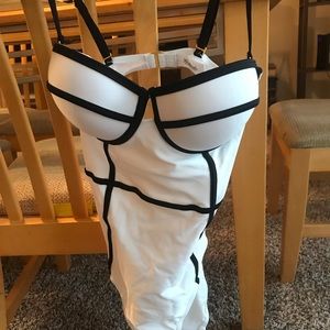 Cute one piece swimsuit size Small Fredericks of Hollywood